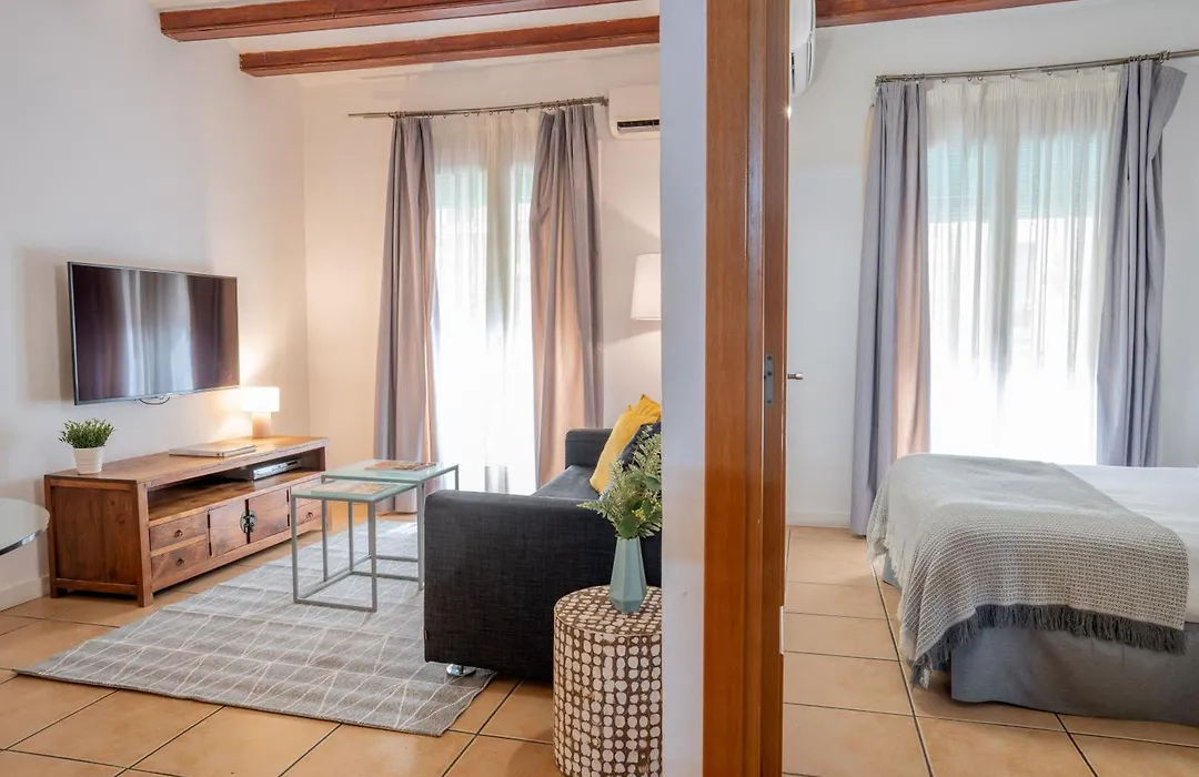 Feelathome Center Apartments-1